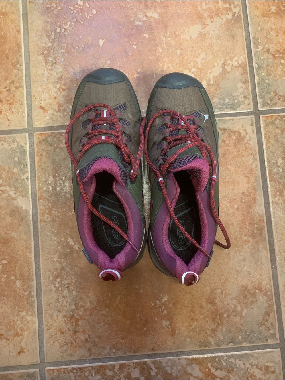 NWOT Keen waterproof hicking shoes